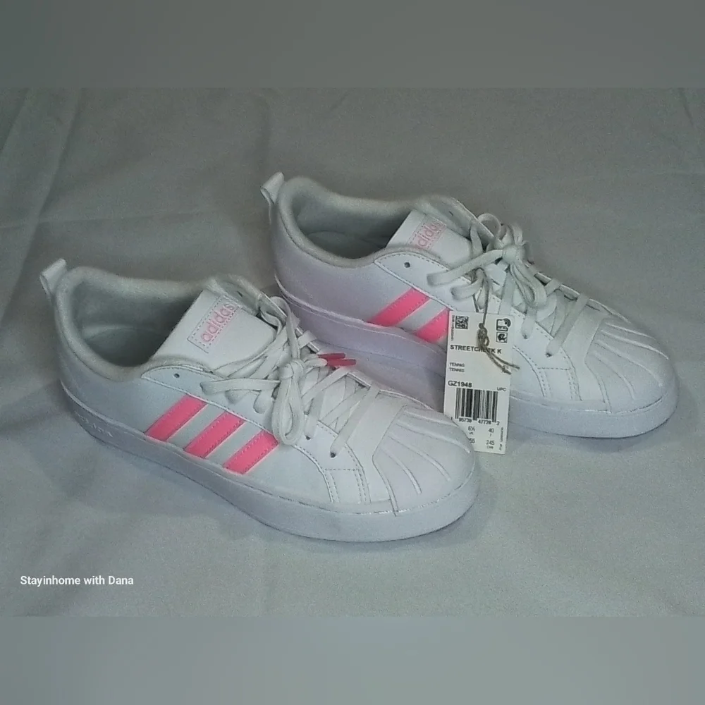 New Adidas Streetcheck Shoes / Skate White & Pink GZ1948 MENS sz 7